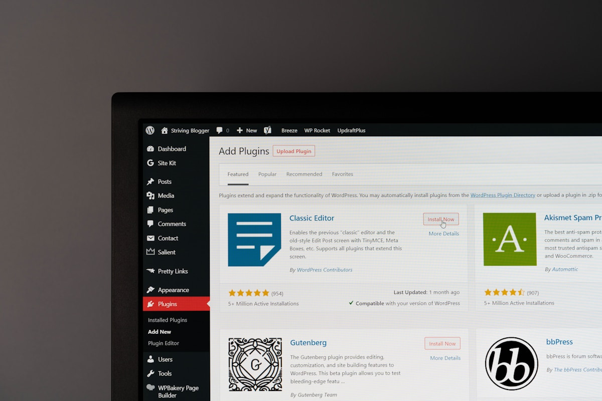 Interface d'administration WordPress avec des plugins installés.