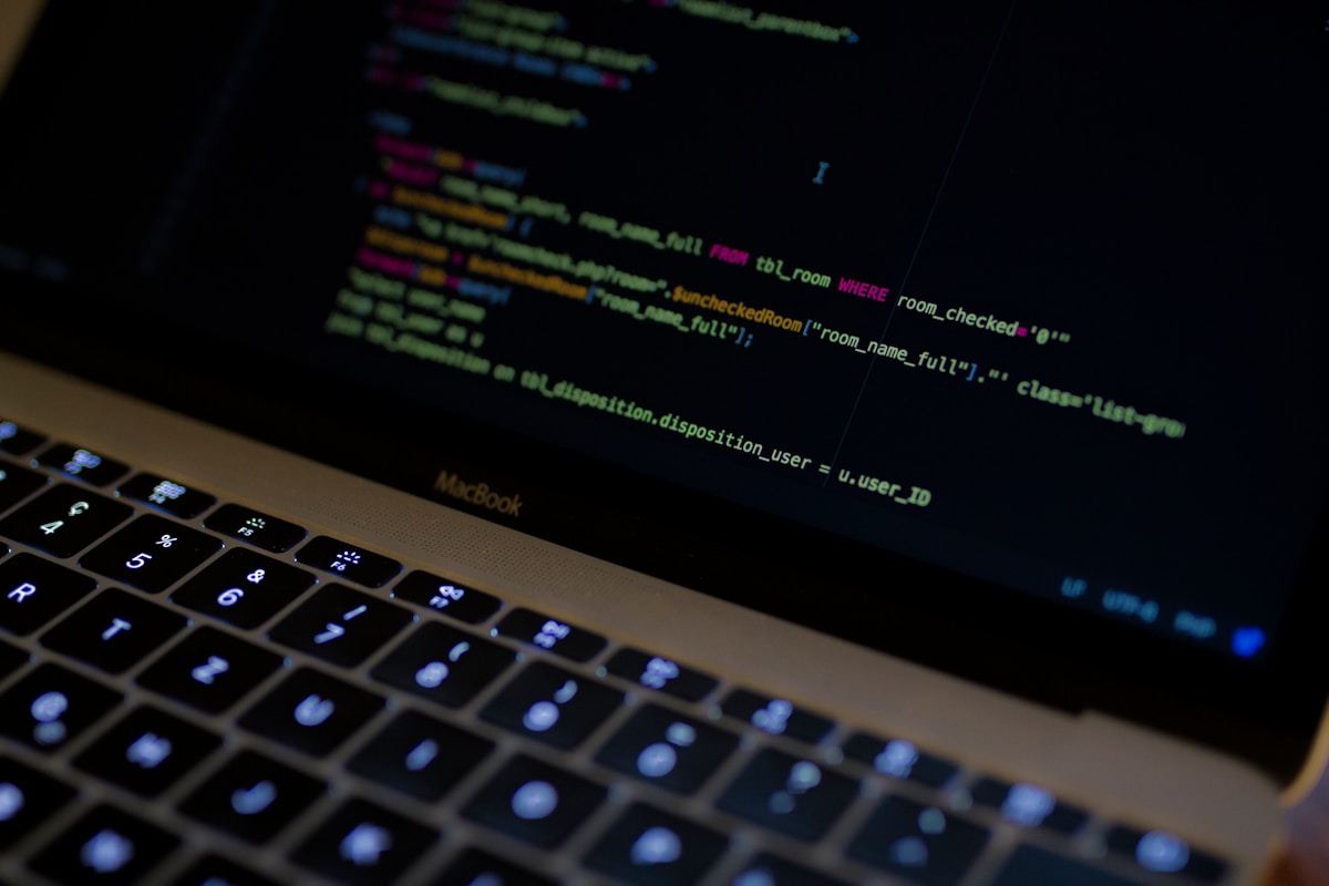 Code de programmation sur un écran d'ordinateur portable.