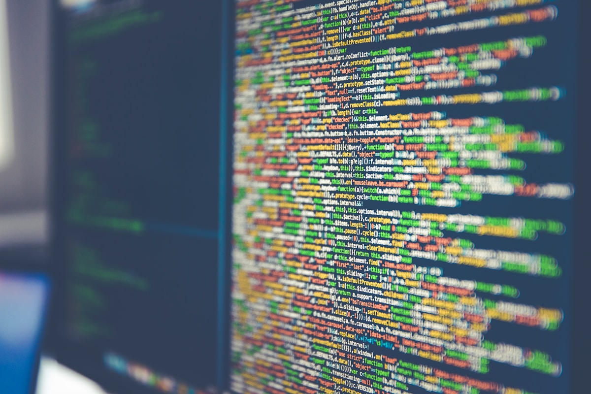 Code informatique coloré et complexe.